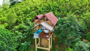 an overhead view of a tree house in a forest at Dins Nature Villa in Elgiriya
