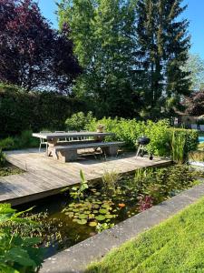 Κήπος έξω από το Nice house with swimming pool near Maastricht