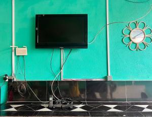 TV a/nebo společenská místnost v ubytování Tropical beach house