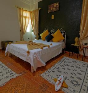 Postel nebo postele na pokoji v ubytování Riad Parfums de OUARZAZATE