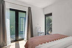 Ένα ή περισσότερα κρεβάτια σε δωμάτιο στο New! Villa Verde with 4 en-suite bedrooms, private pool, 200m from sandy beach +42 φωτογραφίες