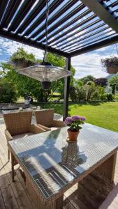 a patio table with chairs and a patio umbrella at Reinebu in Ørsta