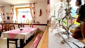 Posezení v ubytování Hotel Restaurant Amadeus - inclusive Skipass und vieles mehr