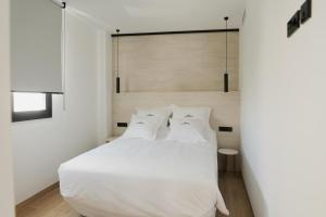 Ένα ή περισσότερα κρεβάτια σε δωμάτιο στο Azure Homes +58 φωτογραφίες