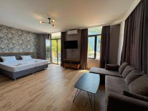 A bed or beds in a room at Casa Del Mar