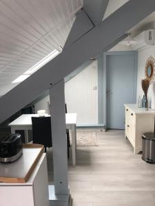 Φωτογραφία από το άλμπουμ του Chez Blandine - jolie chambre et mezzanine climatisées proche UTT infrastructures sportives σε Rosières-près-Troyes +7 φωτογραφίες
