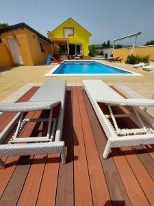 Бассейн в Holiday Home Revita Cocktail или поблизости