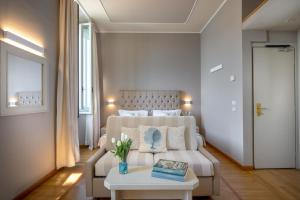 a living room with a couch and a table at Hotel Metropole in Santa Margherita Ligure