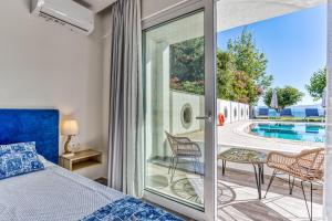 The swimming pool at or close to Sirocco Hotel