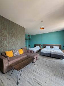 A bed or beds in a room at Casa Del Mar