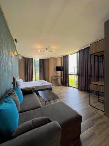A bed or beds in a room at Casa Del Mar