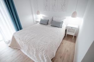 Кровать или кровати в номере Odyssey Apartment