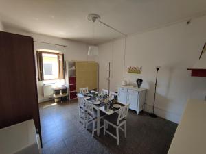 a dining room with a table and chairs in a room at Populonia corso apartment in Populonia