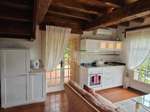 Afbeelding uit fotogalerij van Chateau de Pys Guest House in Latrape +31 foto's