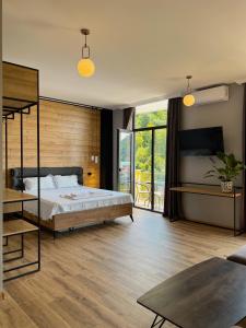 A bed or beds in a room at Casa Del Mar