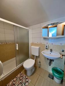 Koupelna v ubytování Villa Marina Promajna + 24 fotografií