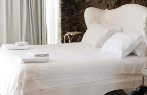 Postel nebo postele na pokoji v ubytování Melissaki Suites