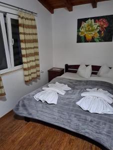 a bedroom with a bed with white towels on it at Smestaj Novakovic ,Zdrelo in Ždrelo