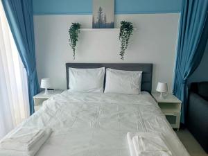 Azure Seaview Studio in Priscilla, Caesar Blue Resort & Spa, Gastria, Kalechik, Bogaz客房内的一张或多张床位