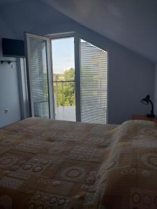 A bed or beds in a room at Family Hotel Maritime