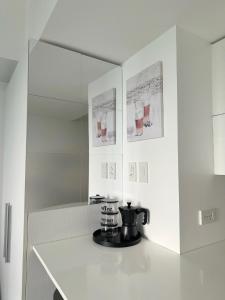 Kuhinja ili čajna kuhinja u objektu Stylish studio type apartment in Azure North