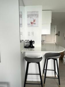 Kuhinja ili čajna kuhinja u objektu Stylish studio type apartment in Azure North
