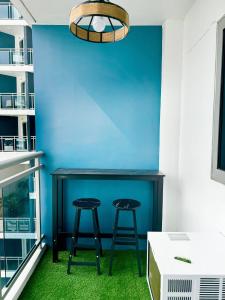Prostor za sedenje u objektu Stylish studio type apartment in Azure North