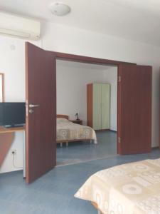 A bed or beds in a room at Family Hotel Maritime