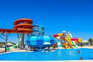 Azure Seaview Studio in Priscilla, Caesar Blue Resort & Spa, Gastria, Kalechik, Bogaz内部或周边的泳池