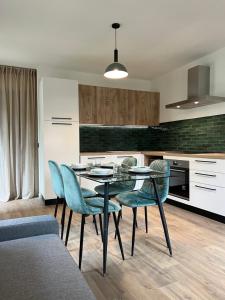 Una cocina o cocineta en Villa Monari Apartment with Mountain View