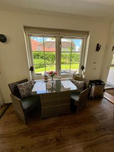 a dining room with a table and chairs and a window at De Bonte Specht in Nijverdal +7 photos