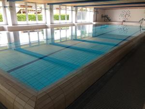 Bazén v ubytování Flims Chalet nebo v jeho okolí