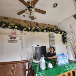 Příslušenství pro přípravu čaje a kávy v ubytování Green Monkey Resort Boracay