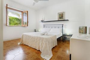 En eller flere senge i et værelse på Chicco di Sale - Exclusive Pool Villa