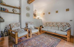 O zonă de relaxare la Awesome Home In Castelnuovo Val Di Cec