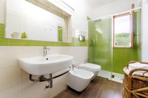 Et badeværelse på Chicco di Sale - Exclusive Pool Villa