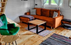 Χώρος καθιστικού στο 3 Bedroom Stunning Home In Wojcieszyce