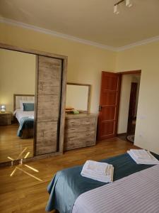 Ein Bett oder Betten in einem Zimmer der Unterkunft Zartonq