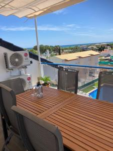 Balkón alebo terasa v ubytovaní Penthouse Playa Rabdells Oliva with pool and seaview