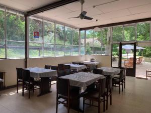 Ein Restaurant oder anderes Speiselokal in der Unterkunft Hostal Rural Can Enric 