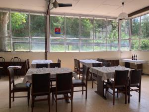 Ein Restaurant oder anderes Speiselokal in der Unterkunft Hostal Rural Can Enric 