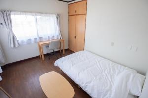 Postel nebo postele na pokoji v ubytování 富江宿