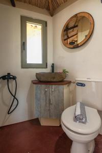 Koupelna v ubytování Eco Olive Treehouse