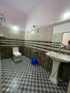 Koupelna v ubytování Veeru Homestay