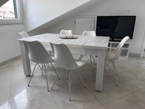 TV a/nebo společenská místnost v ubytování Rooms & Apartment Mama Mia