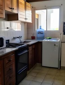 Η κουζίνα ή μικρή κουζίνα στο Temporario Gio Céntrico +12 φωτογραφίες