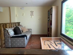 Ein Sitzbereich in der Unterkunft Hostal Rural Can Enric
