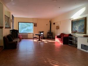 Ein Sitzbereich in der Unterkunft Hostal Rural Can Enric