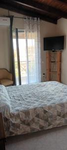 Ένα ή περισσότερα κρεβάτια σε δωμάτιο στο Suburbs Georgia's loft in country side 15' from the Airport