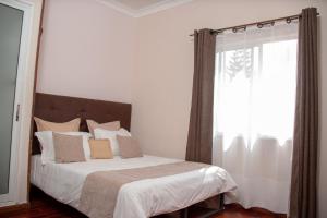 Postel nebo postele na pokoji v ubytování Hôtel Les 12 Collines, Ivato Aéroport